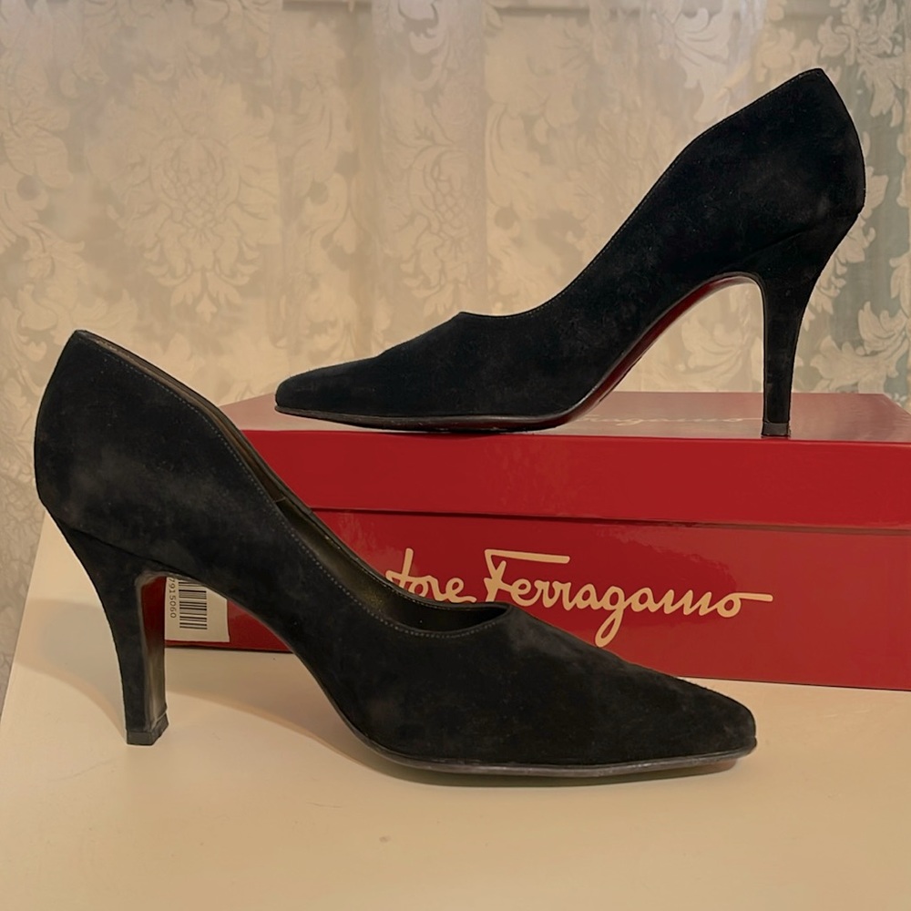 Salvatore Ferragamo vintage black suede heels, EUC, size 6B.
